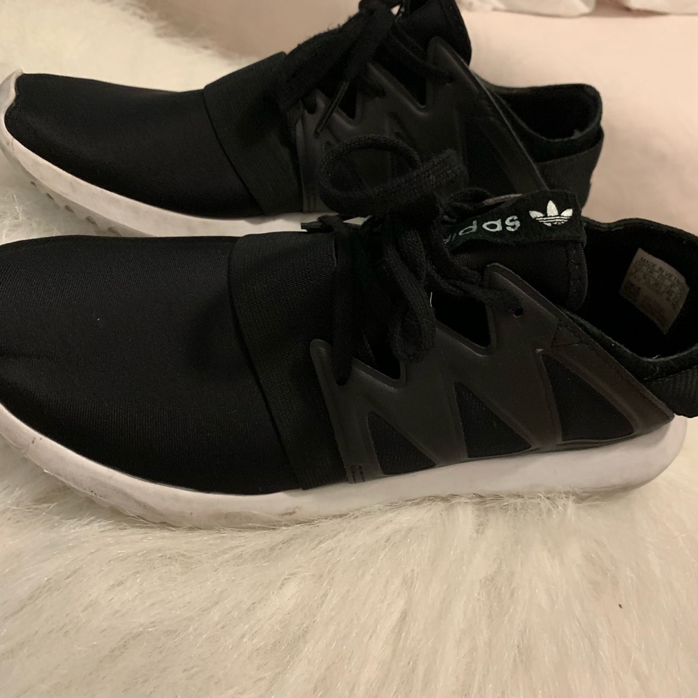 Adidas tubular sneaker